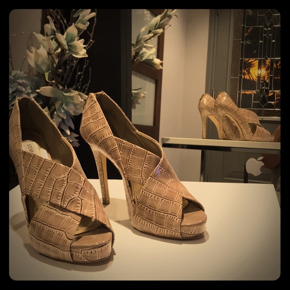 Steve Madden Shoes - Steve Madden Croco Faux Leather High Heels 8.5